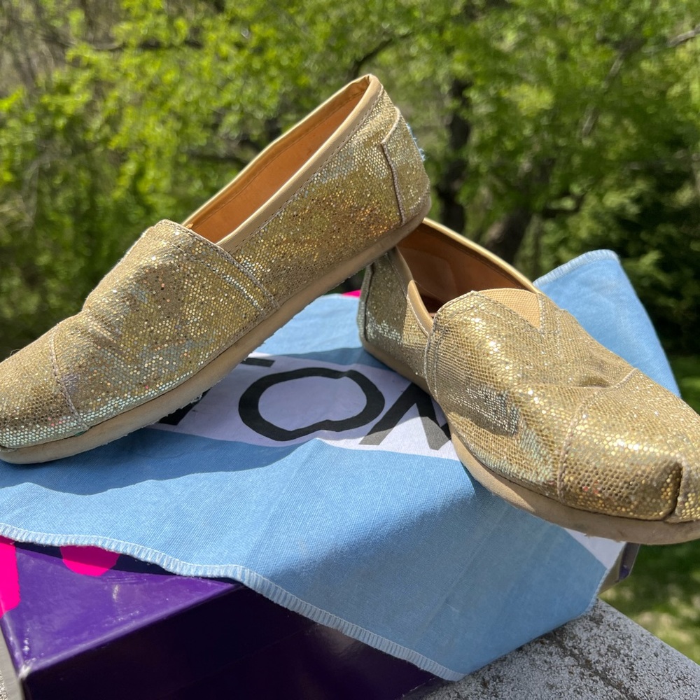 Tom’s adorable gold glitter shoes.